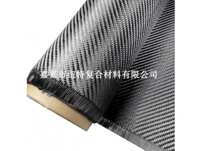 12K400g 高强度单向碳纤维布 材质:12K碳丝 克重:400克 幅宽:10cm-150cm可定制 卷长:100 厚度:0.2mm 200和300g 常年稳定生产,需要一级布或图5