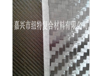 12K400g 高强度单向碳纤维布 材质:12K碳丝 克重:400克 幅宽:10cm-150cm可定制 卷长:100 厚度:0.2mm 200和300g 常年稳定生产,需要一级布或图3