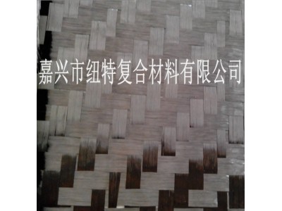 12K400g 高强度单向碳纤维布 材质:12K碳丝 克重:400克 幅宽:10cm-150cm可定制 卷长:100 厚度:0.2mm 200和300g 常年稳定生产,需要一级布或图6
